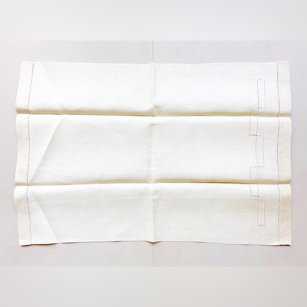 2 Vintage Geometric Small Linens - Picture 6 of 13